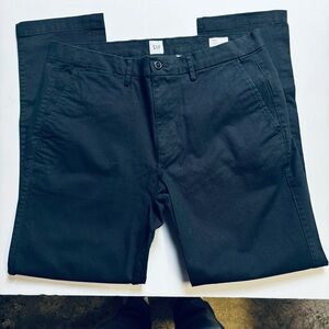 GAP Men's Dark Black Chinos. Size 34x 30. Excellent condition!!